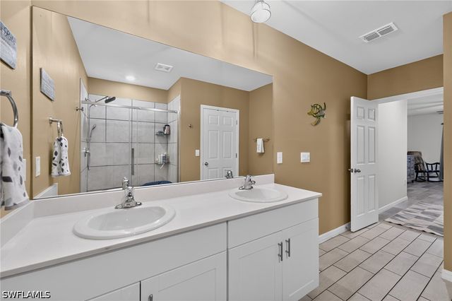 20404 Camino Torcido LOOP, North Fort Myers, FL 33917