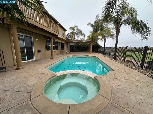 228 Mountain View Dr, Brentwood, CA 94513