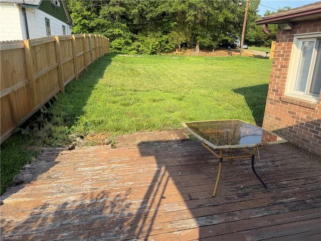 612 School Street, Walnut Cove, NC 27052