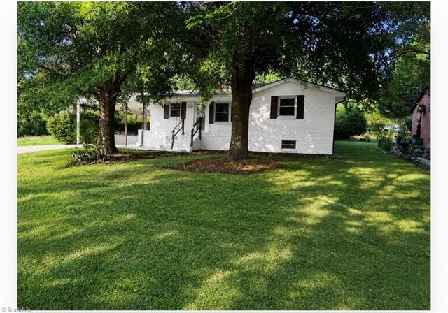 612 School Street, Walnut Cove, NC 27052