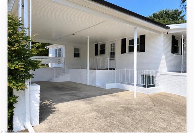 612 School Street, Walnut Cove, NC 27052