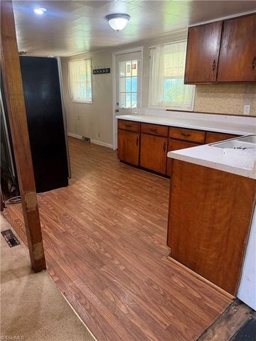 612 School Street, Walnut Cove, NC 27052