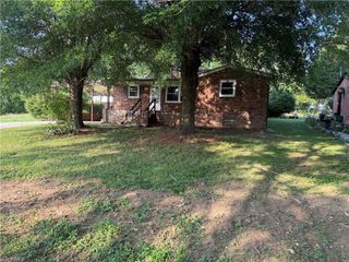 612 School Street, Walnut Cove, NC 27052