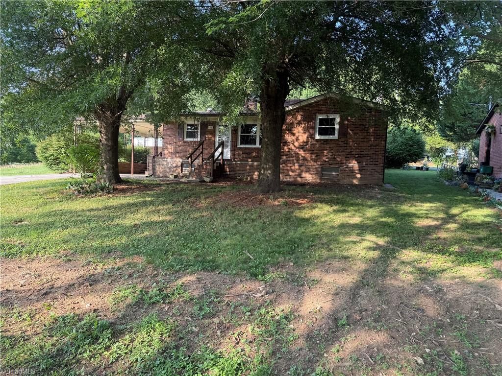 612 School Street, Walnut Cove, NC 27052