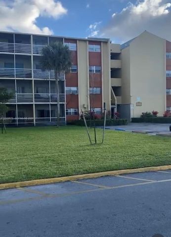 3710 NW 21st St 305, Lauderdale Lakes, FL 33311