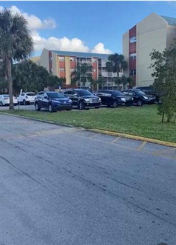 3710 NW 21st St 305, Lauderdale Lakes, FL 33311