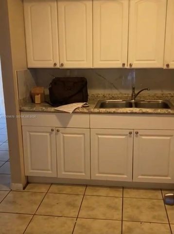 3710 NW 21st St 305, Lauderdale Lakes, FL 33311