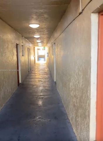 3710 NW 21st St 305, Lauderdale Lakes, FL 33311