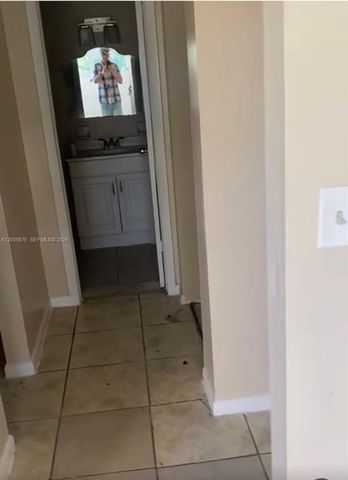 3710 NW 21st St 305, Lauderdale Lakes, FL 33311