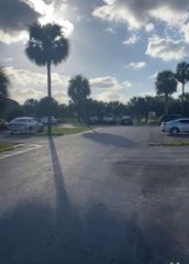 3710 NW 21st St 305, Lauderdale Lakes, FL 33311