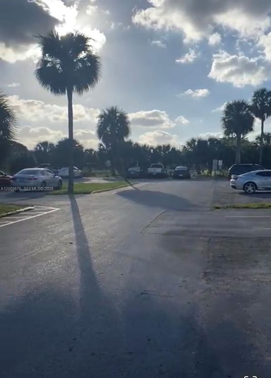 3710 NW 21st St 305, Lauderdale Lakes, FL 33311