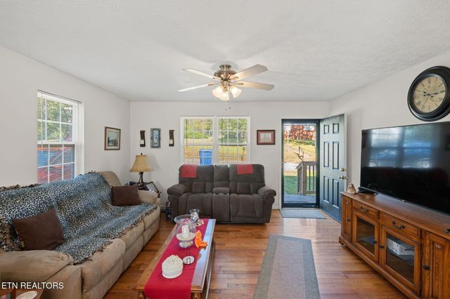 717 Shaw St, Clinton, TN 37716
