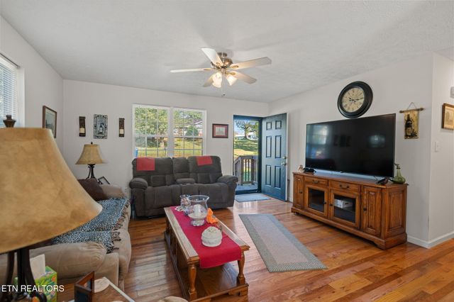 717 Shaw St, Clinton, TN 37716