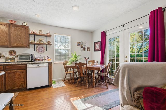 717 Shaw St, Clinton, TN 37716