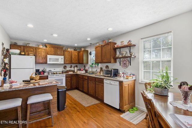 717 Shaw St, Clinton, TN 37716
