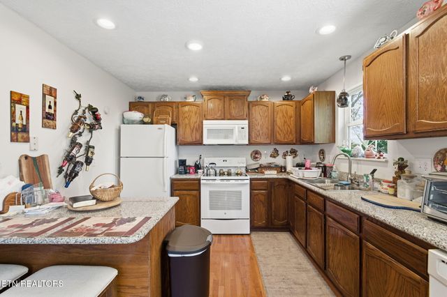 717 Shaw St, Clinton, TN 37716