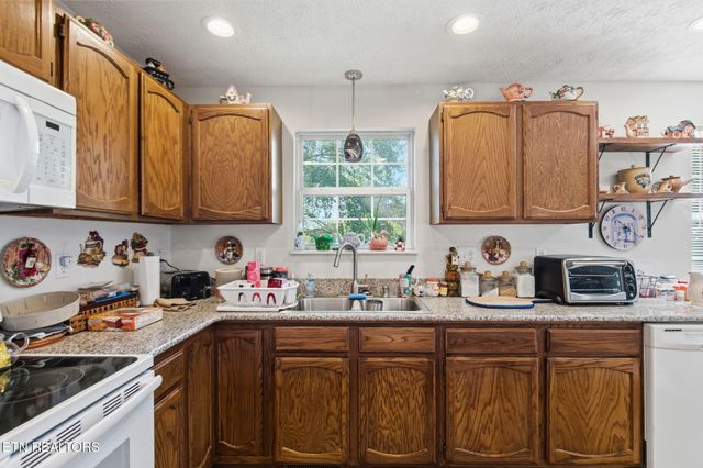 717 Shaw St, Clinton, TN 37716