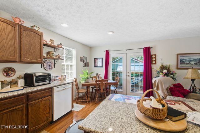 717 Shaw St, Clinton, TN 37716