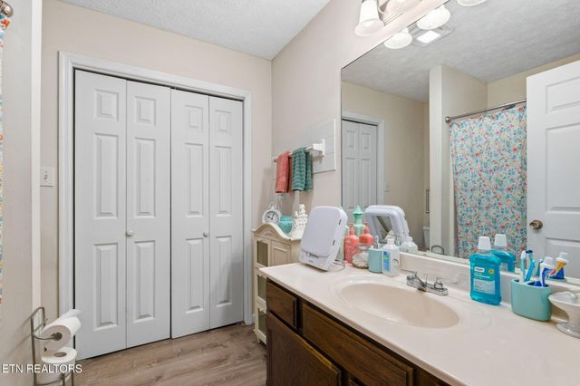 717 Shaw St, Clinton, TN 37716