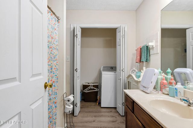 717 Shaw St, Clinton, TN 37716