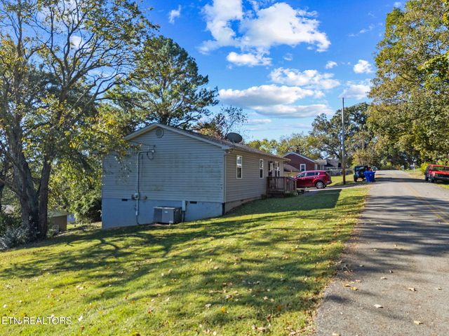 717 Shaw St, Clinton, TN 37716