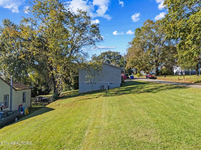 717 Shaw St, Clinton, TN 37716