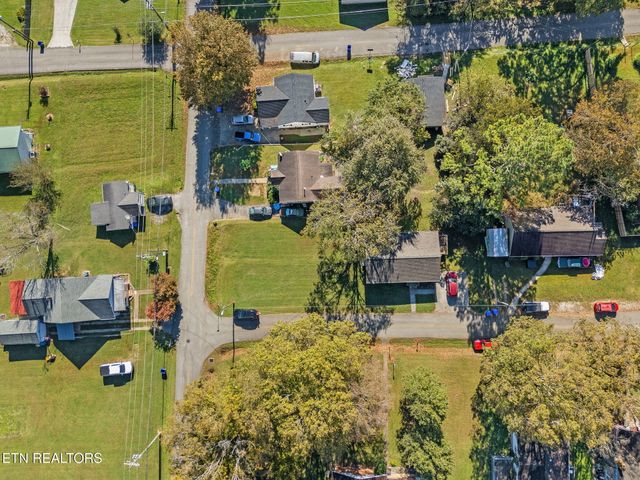 717 Shaw St, Clinton, TN 37716