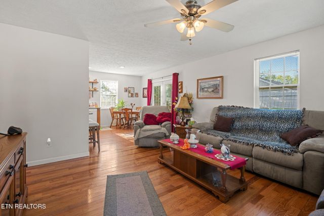 717 Shaw St, Clinton, TN 37716