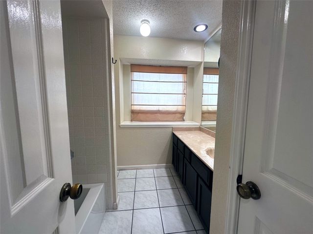 2318 Crystal Creek Lane, Garland, TX 75040