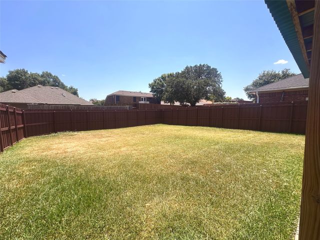 2318 Crystal Creek Lane, Garland, TX 75040