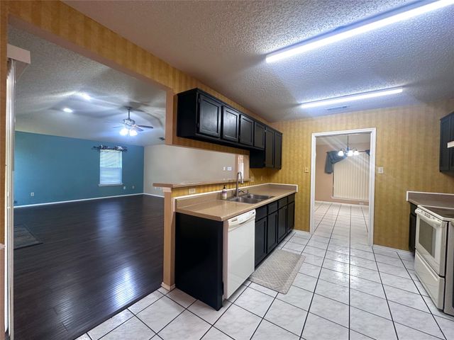2318 Crystal Creek Lane, Garland, TX 75040