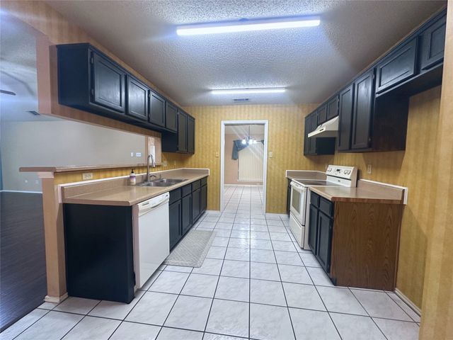 2318 Crystal Creek Lane, Garland, TX 75040