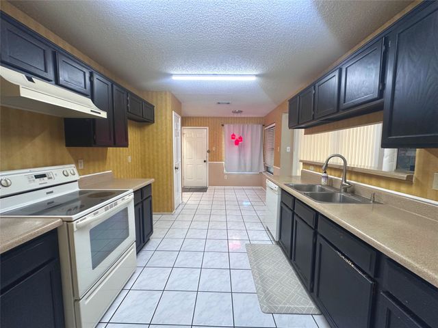 2318 Crystal Creek Lane, Garland, TX 75040