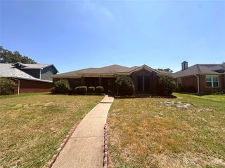 2318 Crystal Creek Lane, Garland, TX 75040