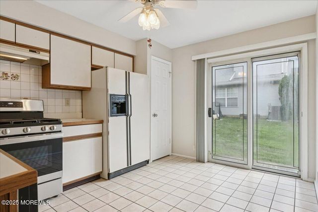 437 Dorchester Way, Manalapan, NJ 07726