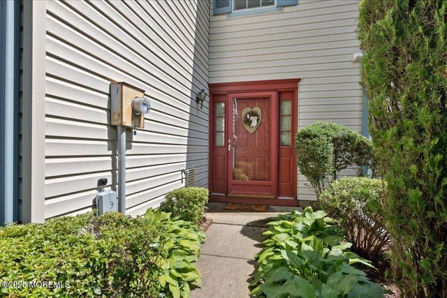 437 Dorchester Way, Manalapan, NJ 07726