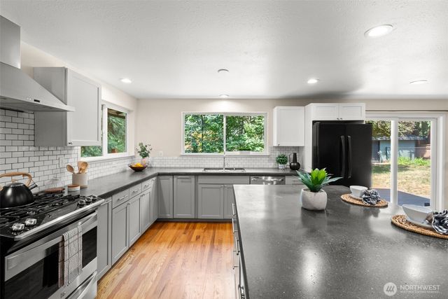 8707 71st Street NW, Gig Harbor, WA 98335