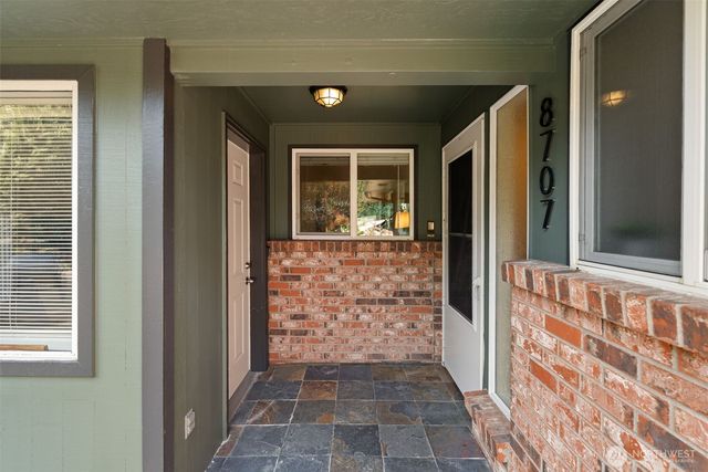 8707 71st Street NW, Gig Harbor, WA 98335