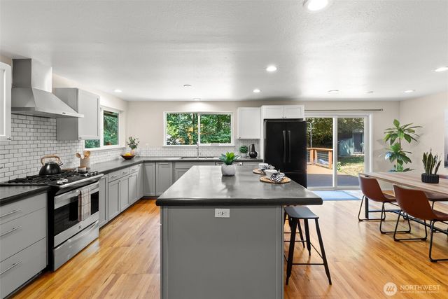 8707 71st Street NW, Gig Harbor, WA 98335