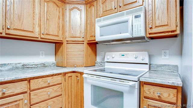 3209 Country Club Lane, Jeffersonville, IN 47130