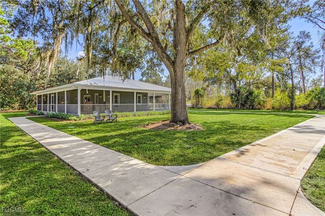 17624 Saddleback LOOP, North Fort Myers, FL 33917