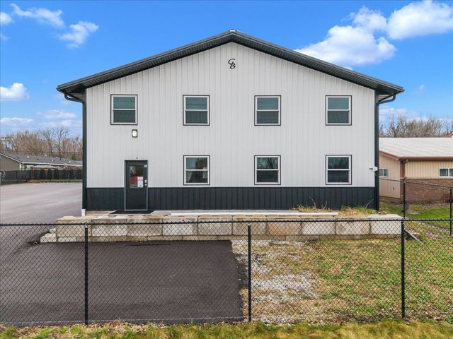 602 2nd Street W, Andalusia, IL 61232