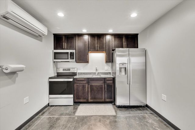 602 2nd Street W, Andalusia, IL 61232