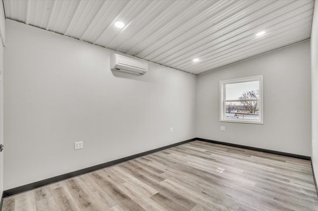 602 2nd Street W, Andalusia, IL 61232