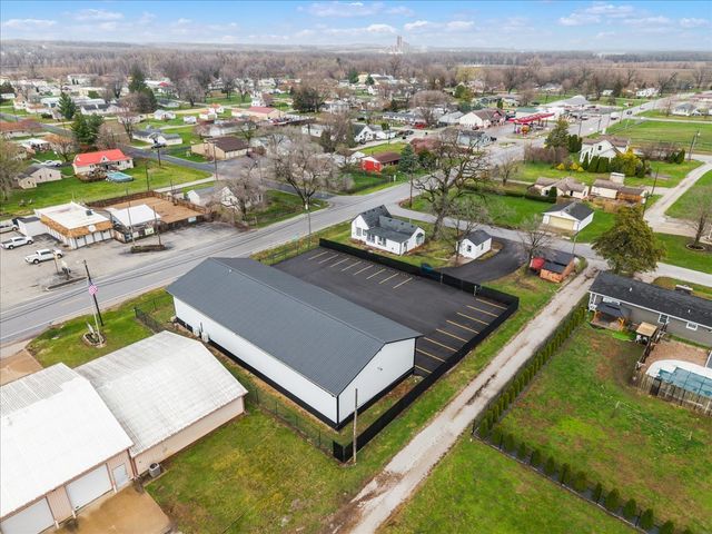 602 2nd Street W, Andalusia, IL 61232