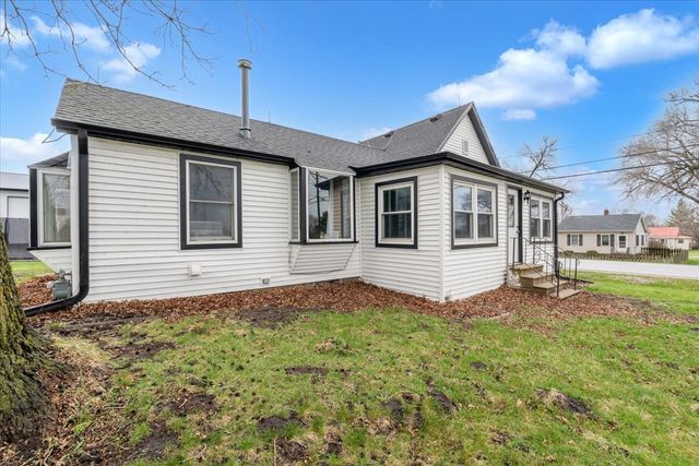 602 2nd Street W, Andalusia, IL 61232