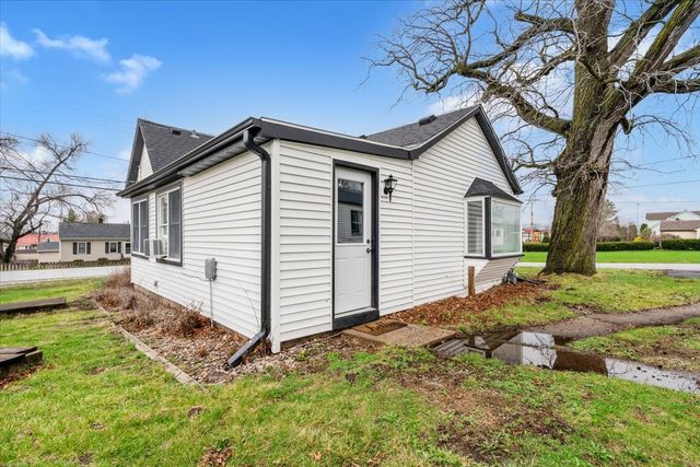 602 2nd Street W, Andalusia, IL 61232