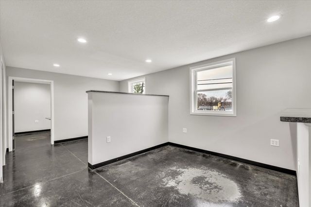 602 2nd Street W, Andalusia, IL 61232