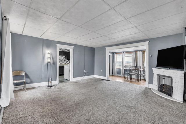 602 2nd Street W, Andalusia, IL 61232