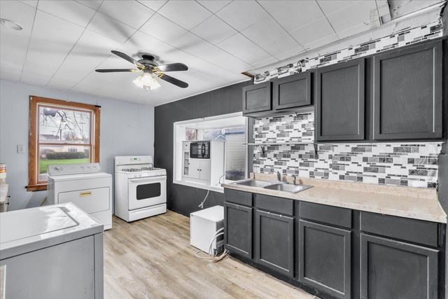 602 2nd Street W, Andalusia, IL 61232